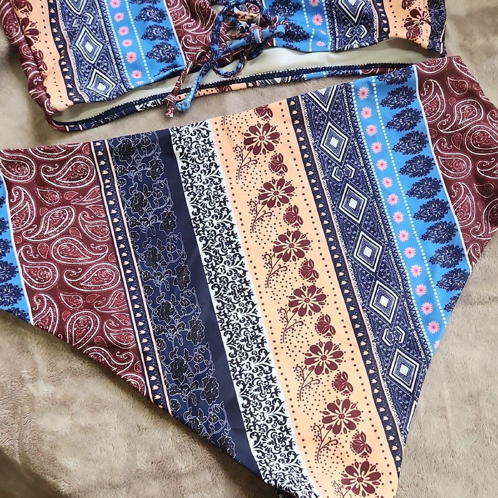 Colorful Patterned Bikini Set - Picture 4 of 10